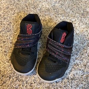 Vintage Kyrie Flytrap Little Boys size 9